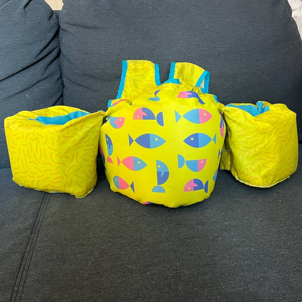 Speedo US Coast Guard Approved Child Life Jacket 30-50 lbs Yellow Fish Print